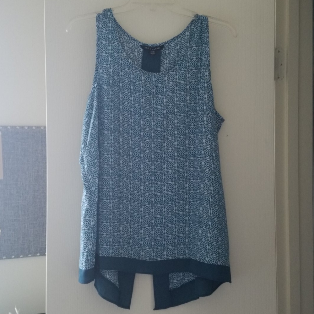 5/$20 - High-Low split back shirt